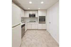 400 Kings Point Drive, Sunny Isles Beach, FL 33160 - MLS#F10536253