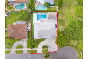 209 SE 1st Ter, Pompano Beach, FL 33060 Sold 12/12/25