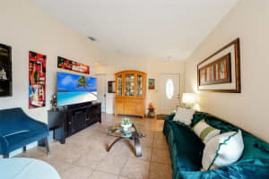 650 NW 78th Ter 201, Pembroke Pines, FL 33024 - MLS#F10536531