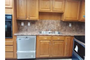 1700 NW 27th Ter, Fort Lauderdale, FL 33311 - MLS#F10536537