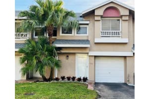 1916 Discovery Cir E 1916, Deerfield Beach, FL 33442 - MLS#F10536612