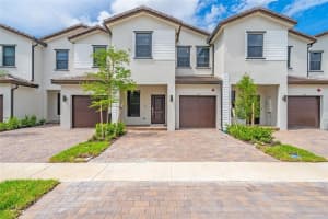 260 SW 159th Way, Pembroke Pines, FL 33027 - MLS#F10536802