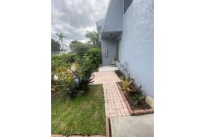 613 North University Drive Plantation, FL 33324 - Off Market