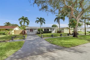 2201 N 49th Ave, Hollywood, FL 33021 - MLS#F10536851