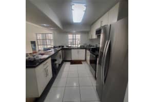 800 Parkview Dr 103, Hallandale Beach