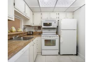 4705 NW 35th St 611, Lauderdale Lakes, FL 33319 - MLS#F10537164