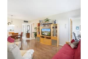 4705 NW 35th St 611, Lauderdale Lakes, FL 33319 - MLS#F10537164