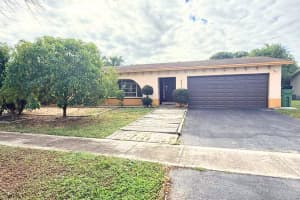 8800 NW 3 St, Pembroke Pines, FL 33024 - MLS#F10537242