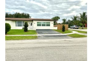 3470 NW 39th St, Lauderdale Lakes, FL 33309 - MLS#F10537251