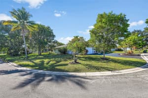 8579 NW 27th Dr, Coral Springs, FL 33065 - MLS#F10537434