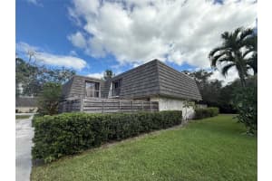 909 9th Ter, Palm Beach Gardens, FL 33418 - MLS#F10537439