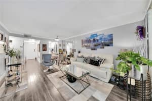 9281 Sunrise Lakes Blvd 212, Sunrise, FL 33322 - MLS#F10537484