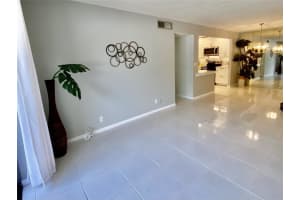 21 Jacaranda Dr 124, Plantation, FL 33324 - MLS#F10537528