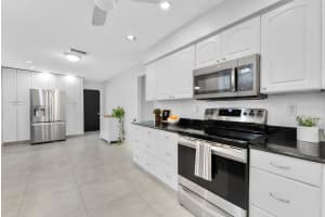 10015 NW 83rd St, Tamarac, FL 33321 - MLS#F10537542