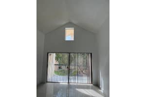 6276 Nw 186th St 310, Hialeah