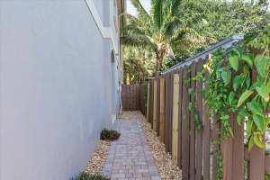 837 SW 11 Ct, Fort Lauderdale, FL 33315 - MLS#F10537790