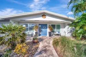 2611 Ne 53rd St, Lighthouse Point