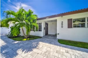 250 NE 27th Ct, Boca Raton, FL 33431 - MLS#F10537903