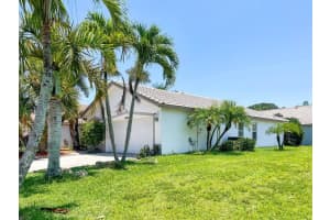 1640 Carriage Brooke Dr, Wellington, FL 33414 - MLS#F10537912