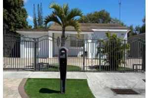 31 Miami Gardens Rd, West Park