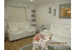 9330 NW 10th St, Pembroke Pines, FL 33024 - MLS#F10538244