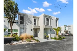 653 Cypress Ln 21B, Fort Lauderdale, FL 33305 - MLS#F10538250