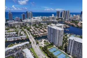 2500 Parkview Dr 403, Hallandale Beach, FL 33009 - MLS#F10538281