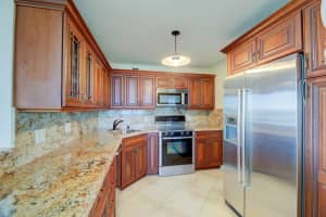 305 N Pompano Beach Boulevard 512, Pompano Beach, FL 33062 - MLS#F10538309