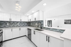 800 Parkview Drive, Hallandale Beach, FL 33009 - MLS#F10538540