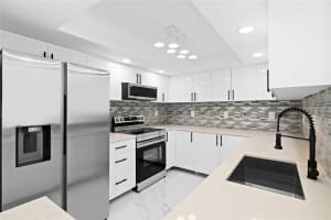 800 Parkview Drive, Hallandale Beach, FL 33009 - MLS#F10538540