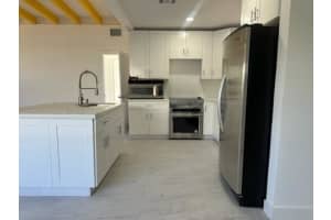 821 N B St, Lake Worth Beach, FL 33460 - MLS#F10538589