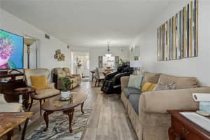 9520 Hollybrook Lake Drive, Pembroke Pines, FL 33025 - MLS#F10538615