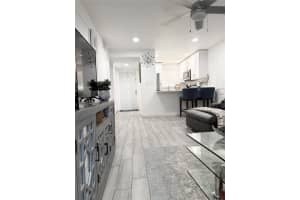 2950 Sunrise Lks Drive, Sunrise, FL 33322 - MLS#F10538664