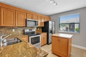 5781 Riverside Dr 201, Coral Springs