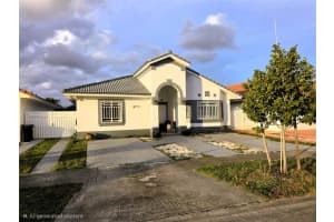 8771 Nw 141st Ter, Miami Lakes