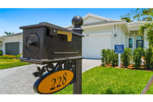 228 SE VIA SANGRO, Port Saint Lucie, FL 34952 - MLS#F10538894