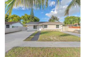 2731 NW 9th St, Pompano Beach, FL 33069 - MLS#F10538940
