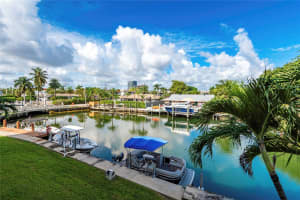 470 Paradise Isle Blvd 204, Hallandale Beach, FL 33009 Sold 01/16/26