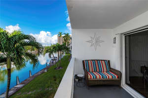 470 Paradise Isle Blvd 204, Hallandale Beach, FL 33009 Sold 01/16/26