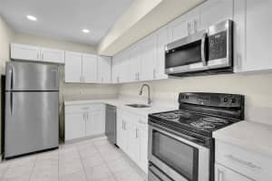 4218 Inverrary Blvd 95B, Lauderhill, FL 33319 Sold 12/22/25