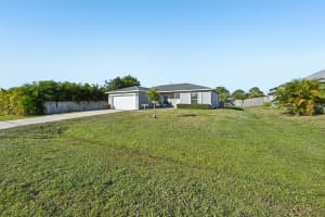 593 NW Avon Ave, Port St Lucie, FL 34983 - MLS#F10539388