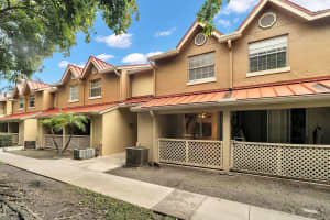 18352 Nw 68 Av M, Hialeah