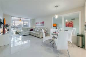 9380 Sunrise Lakes Blvd 207, Sunrise