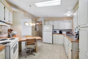 8600 Sw 16th Pl Davie, FL 33324 - Off Market