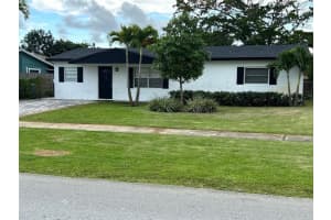 560 Sw 14th St, Deerfield Beach