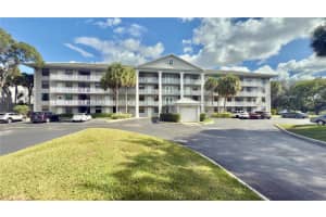 1516 Whitehall Dr 303, Davie