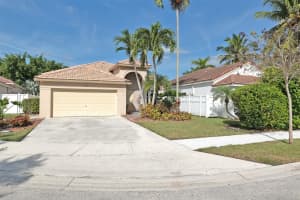 716 Juniper Ln, Weston