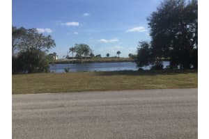 1824 Riverside DR, Moore Haven, FL 33471 - MLS#F10539905