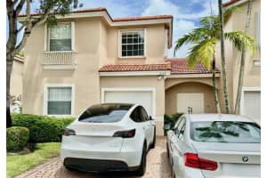 639 Nw 130th Way, Pembroke Pines