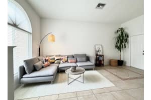 639 NW 130th Way, Pembroke Pines, FL 33028 - MLS#F10540011